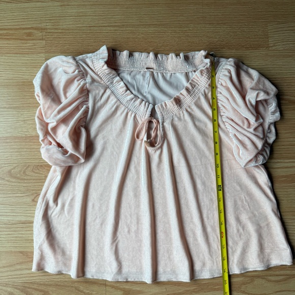 Free People Terese Velvet puffed sleeve peasant top peach pink Size XS - Picture 4 of 6